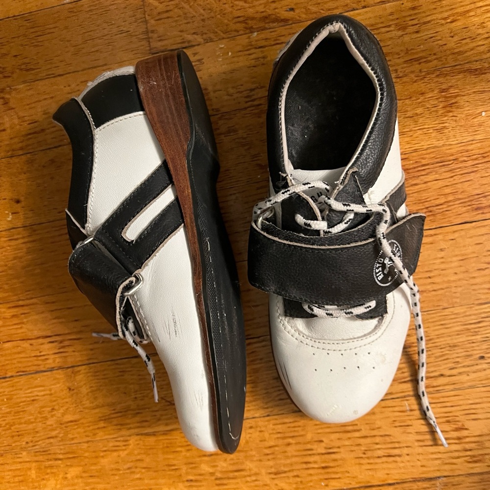 Weight lifting shoes